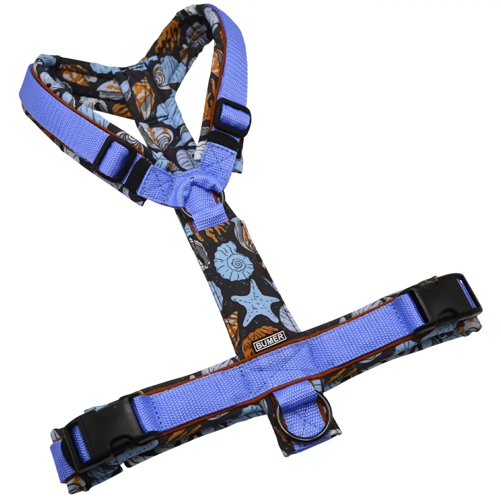BUMER Hundegeschirr, gepolstert ohne geteilten Bruststeg, Größe L, Gurtband PREMIUM X Light Blue, Softshell Seashell Serenade, Ringe schwarz (Edelstahl), Schnallen schwarz (DURAFLEX®), Applikation