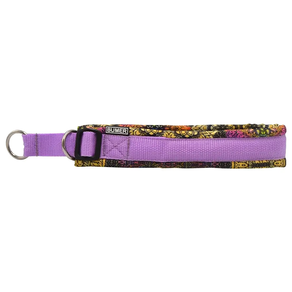 BUMER Zug-Stopp Halsband, Hundehalsband für Hunde, gepolstert, Halsumfang 47-53cm, Gurtband Violett, Softshell Bunte Mandala, Ringe silberfarbig (Edelstahl)